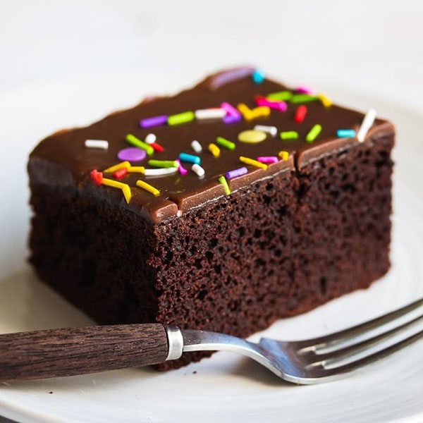 کیک شکلاتی خوشمزه اسفنجی