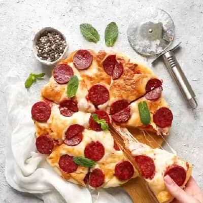 بهترین دستور پخت پیتزا پپرونی در خانه